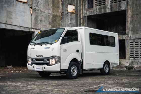 LCV Review: Isuzu Traviz L Utility Van 2.5L image