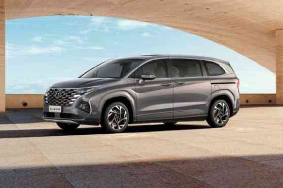 Hyundai gives us a better look at 2022 Custo minivan image