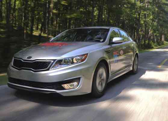 Kia Optima Hybrid sets new Guinness World Record image