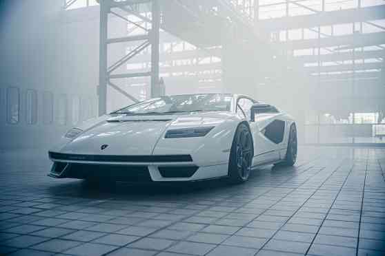 Lamborghini revives legendary Countach with V12 hybrid image