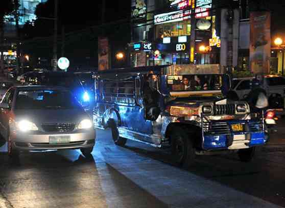 MMDA to apprehend drivers that refuse to turn on their headlamps image