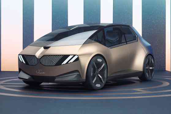 BMW i Vision Circular is made from 100% recyclable materials image