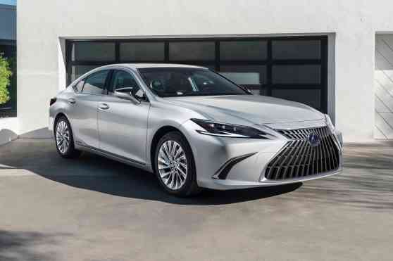 2022 Lexus ES starts at PHP 3.758M, now with hybrid image