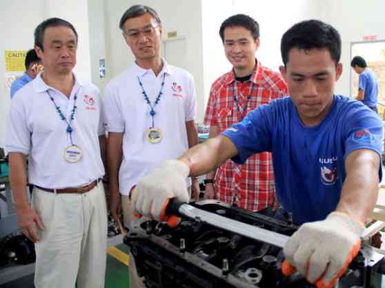 TESDA, Isuzu present scholars to potential employers image