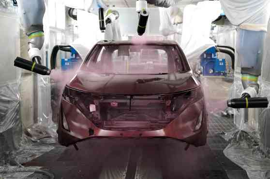 Nissan pushing for more robots at new 'intelligent' factory image