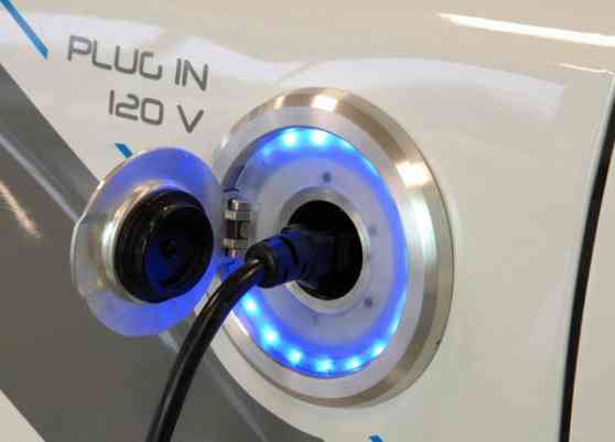 Seven auto manufacturers collaborate for one approach to EV charging image
