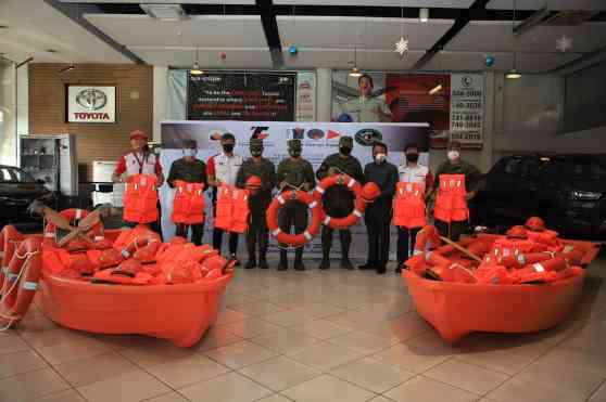Toyota QA, Valenzuela donate rescue equipment to PH army image