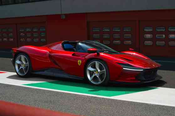 Retro Daytona SP3 packs Ferrari's most powerful V12 yet image