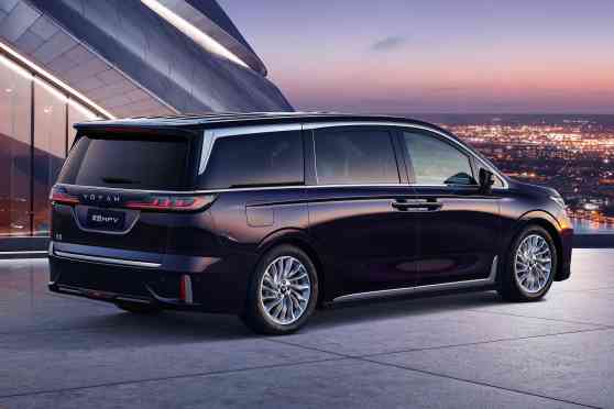Voyah Dreamer wants to be the Cadillac of electric minivans image