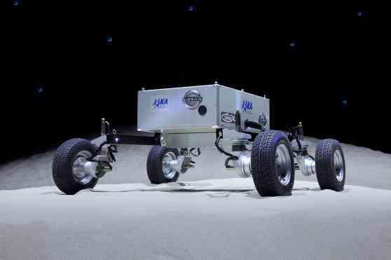 Nissan wants to go to the moon with 4WD lunar rover image