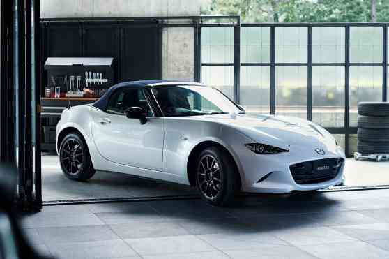 Special edition Mazda MX-5 only weighs 990kg image