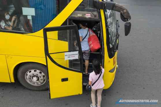 MMDA will restrict movement of unvaccinated individuals image