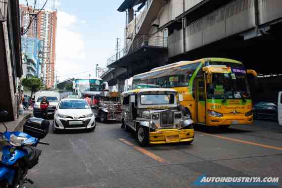 DOTr: PUVs to remain at 70% capacity under Alert Level 3 image