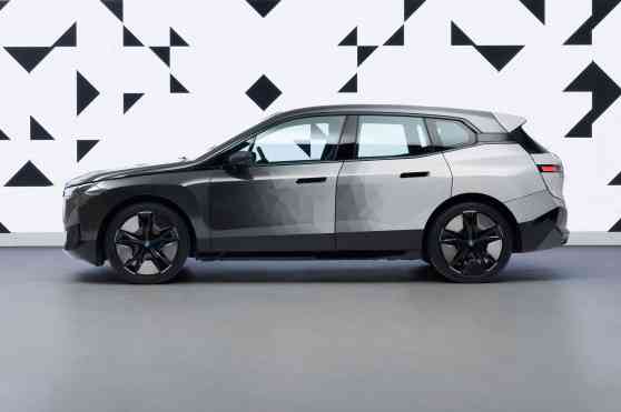 BMW iX Flow concept can literally change colors image