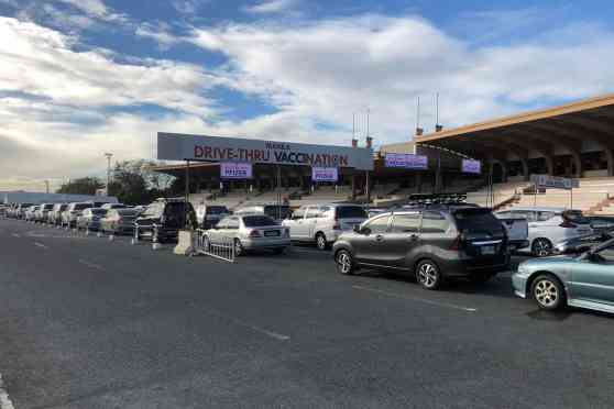 Manila opens Luneta drive-thru vaccination to everyone image