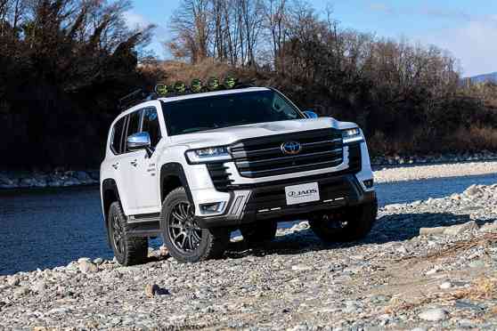 Less is more: JAOS modifies the Land Cruiser 300 image