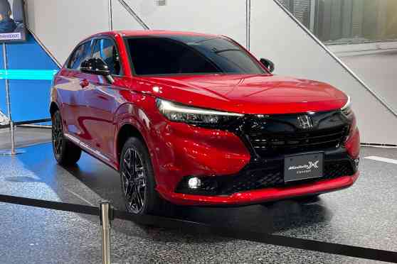 Does 2022 Honda HR-V look better with Modulo X kit? image