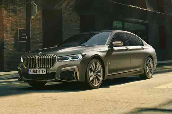 BMW is saying goodbye to the V12 engine image