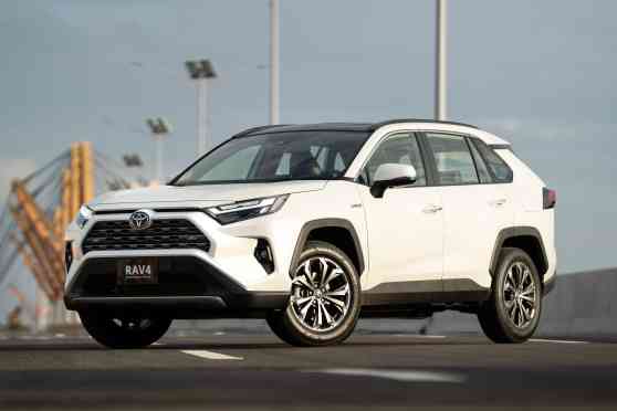 This is the 2022 Toyota RAV4 Hybrid for PH image