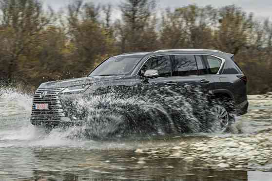 Why Lexus won't offer 2022 LX 600 with bulletproof option image