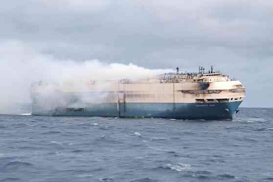 Did over 4k Porsche, Audi, VW, Bentley cars burn aboard this ship? image