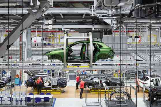 Porsche halts Macan, Panamera output due to UKR-RUS conflict image