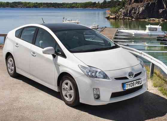 Toyota breaks sales records in October 2011 image