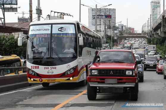 MMDA: Provincial buses ok to use EDSA, for now image