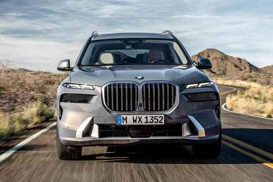 Do you like the face of the 2023 BMW X7? image
