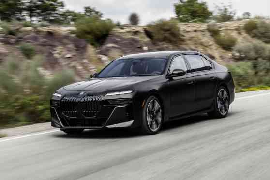 2023 BMW 7 Series launched with huge 8K screen image