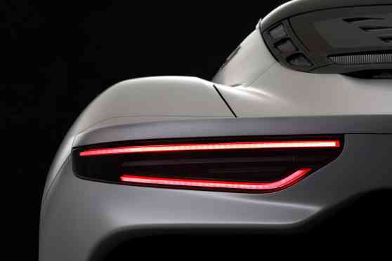 Maserati MC20 recalled for blinking taillights image