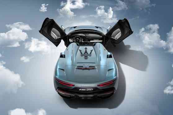 Feel sky-high in all-new Maserati MC20 Cielo image