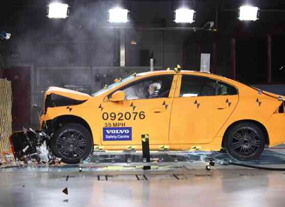 Five Volvo models get IIHS Top Safety Pick award image