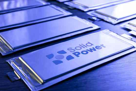 US companies developing solid-state batteries for EVs image