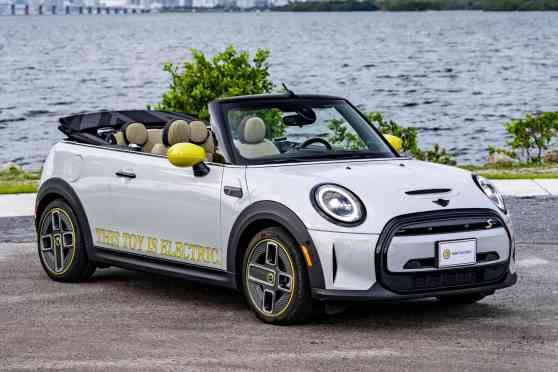 Mini is promoting EVs with topless Cooper SE image