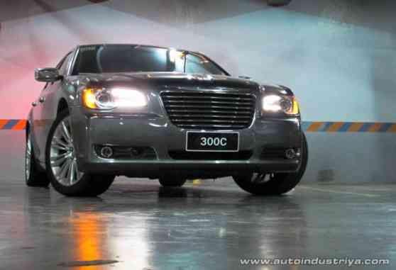 2012 Chrysler 300C image