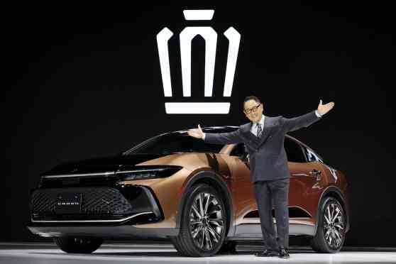 All-new Toyota Crown now offers crossover variant image
