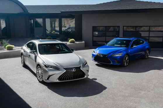 PHP 4.218 million will get you the Lexus ES 300h Luxury image