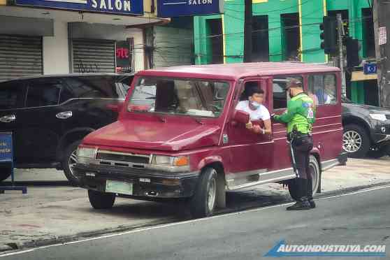 DILG to LGUs: Only LTO can confiscate driver's licenses image