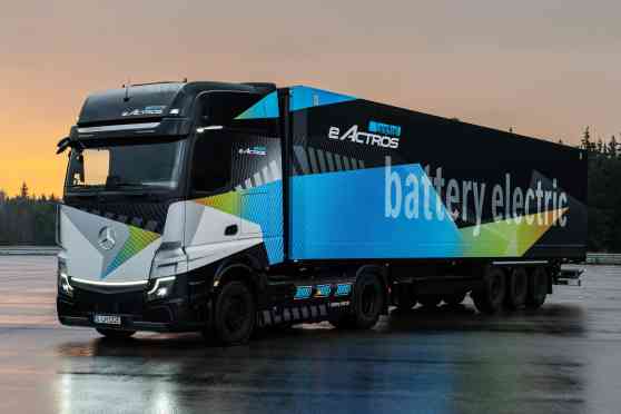 This Mercedes-Benz eActros electric truck is in for the Long Haul image