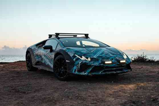 WATCH: Lamborghini shows the Huracan kicking up sand image