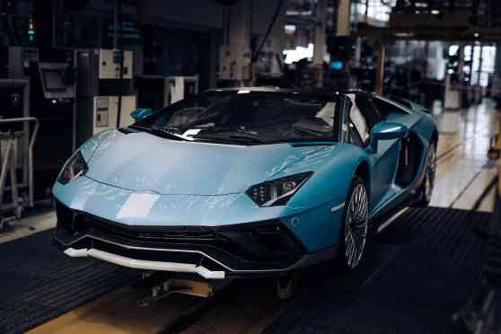End of an era: Final Aventador rolls off Lamborghini assembly line image