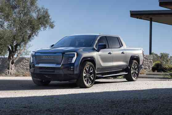 2024 GMC Sierra is Silverado EV's classier, beefier twin image