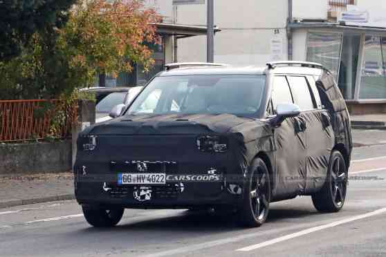 All-new Hyundai Santa Fe to get Land Rover-like makeover? image