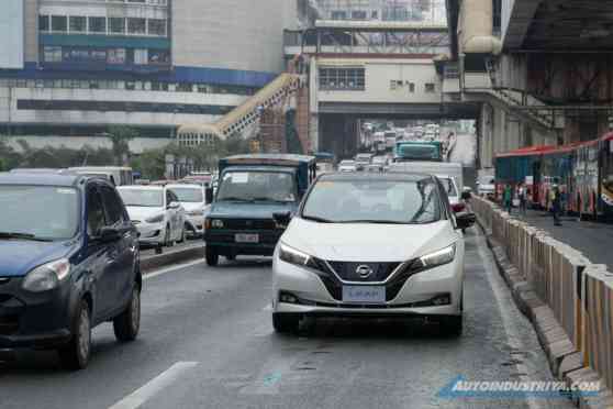 DOE plans to allow hybrids, EVs to use bus & bike lanes image