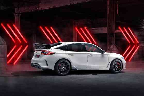 Honda drops hints of an electrified Type R image