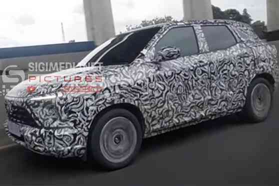 Mitsubishi's B-SUV prototype spotted testing in Indonesia image