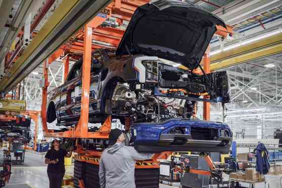 Battery issue forces Ford to stop F-150 Lightning production image