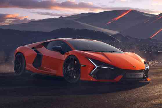 Lamborghini begins V12 hybrid era with 1,001 PS Revuelto image