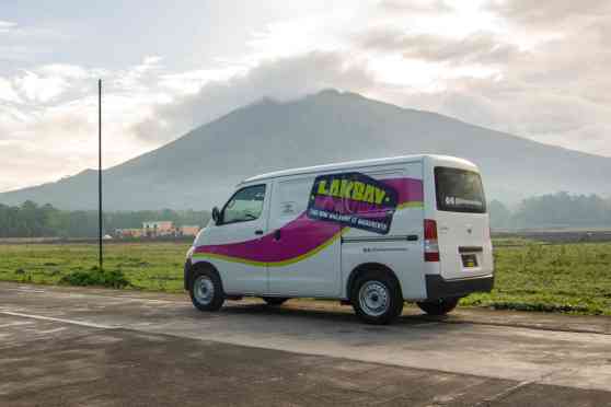 Toyota Lite Ace helps deliver children's books to promote literacy image